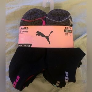 Girls black and gray Puma socks